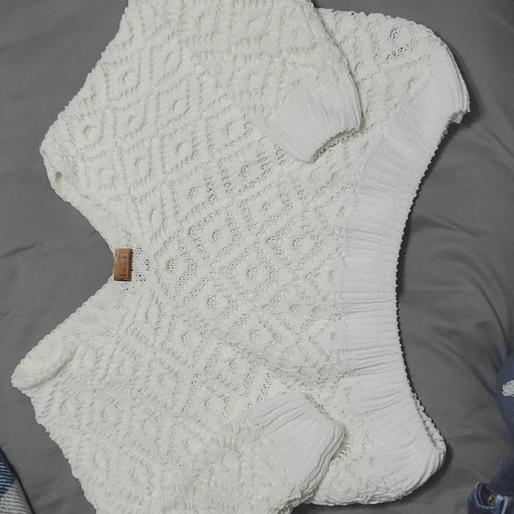 White knit sweater